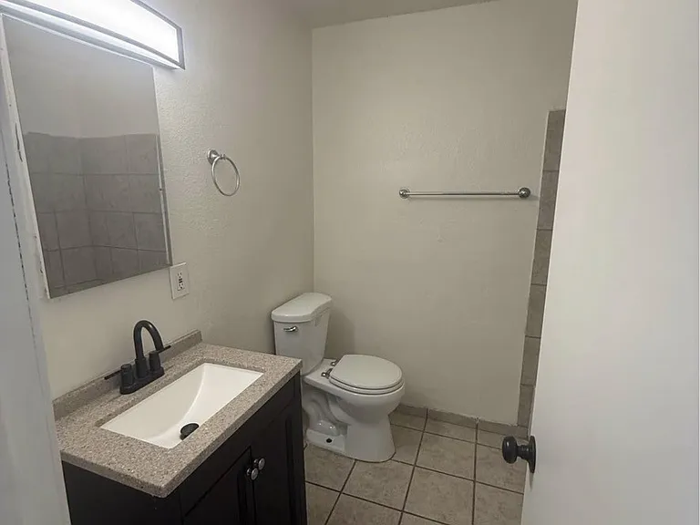 1520 Palm Dr #3 — Photo 2