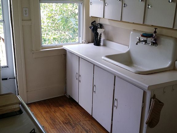 5th image of 207 E Bennette St