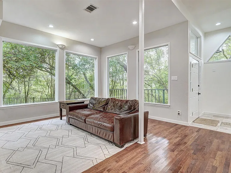 8804 Mountain Ridge Dr #B — Photo 6