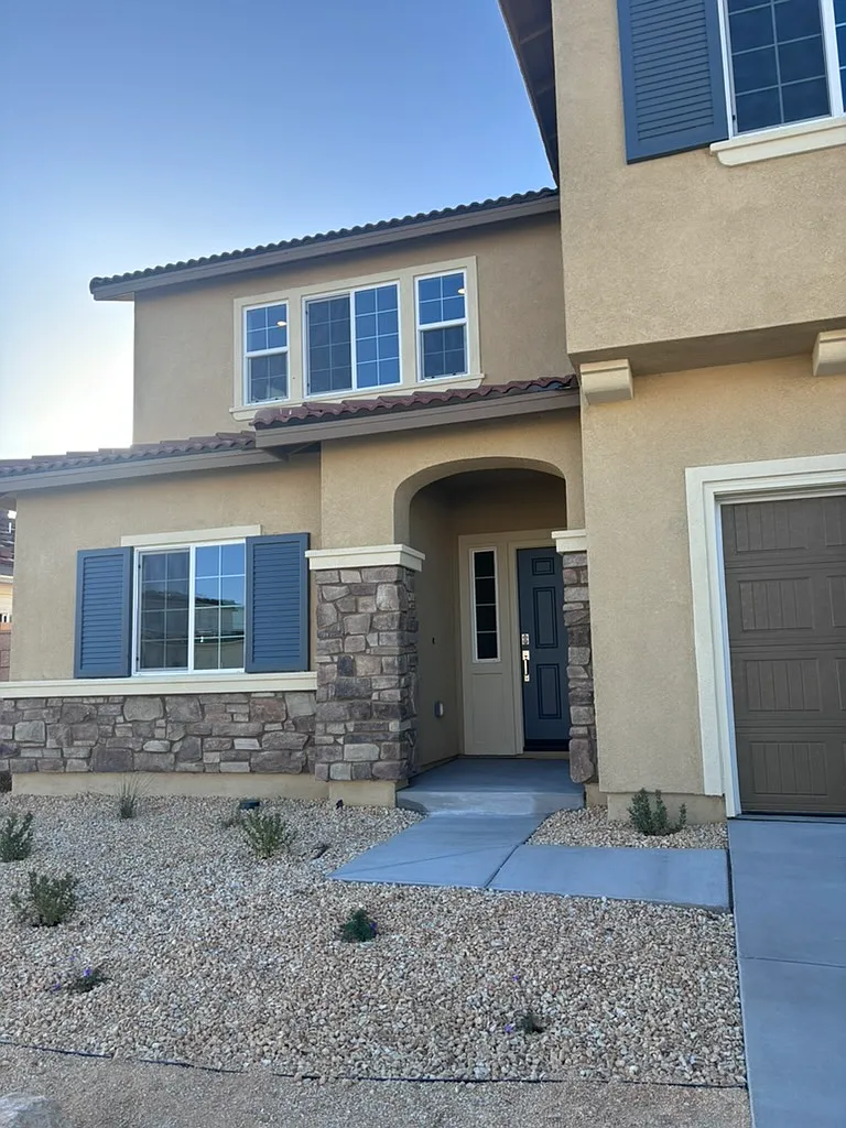 5 bed, 2537 sqft, $3,800 — Photo 1