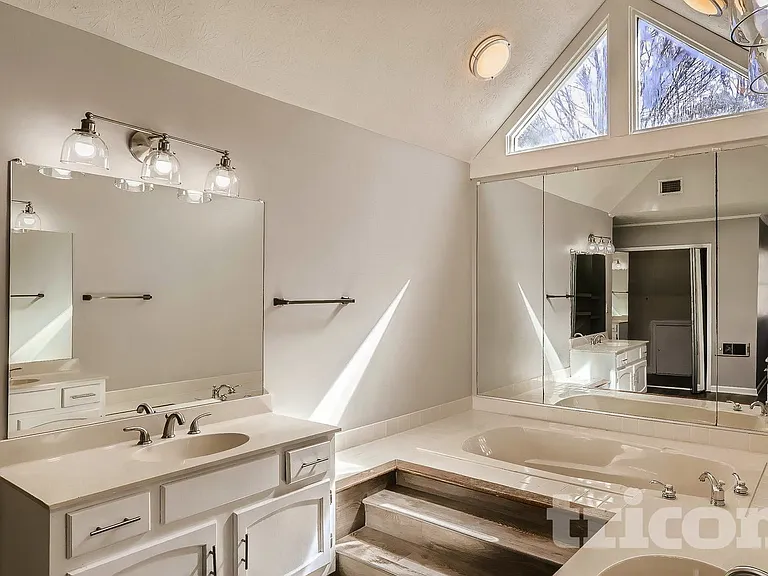 4809 Glenwhite Dr — Photo 17