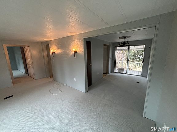 5th image of 14 Redstone Street