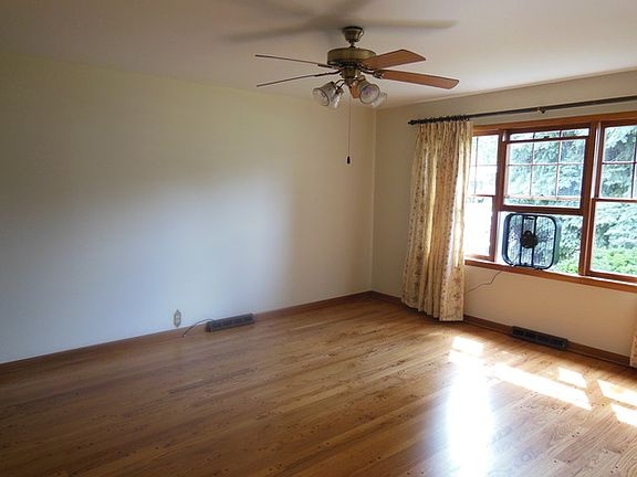 5th image of 1322 Park Dr