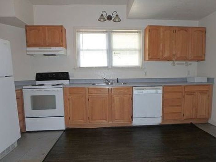 2nd image of 1413 Wilson Ave APT 101
