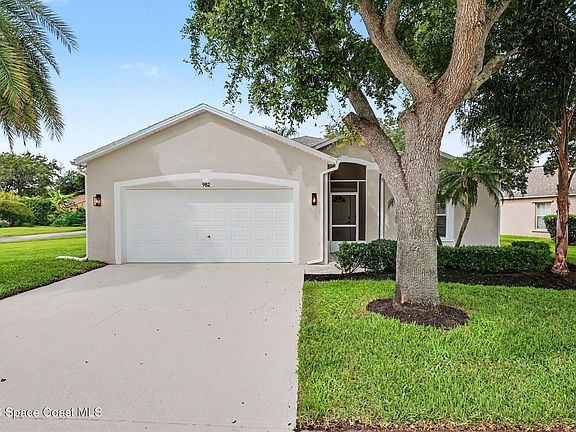 3rd image of 982 Villa Dr