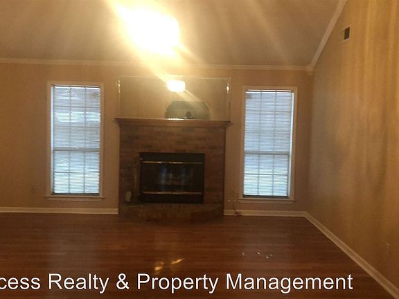 3rd image of 2752 Arbor Lane Dr