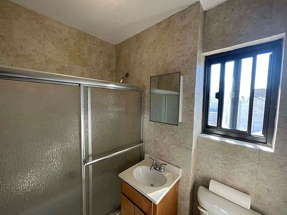 5th image of 88-15 Winchester Blvd #4