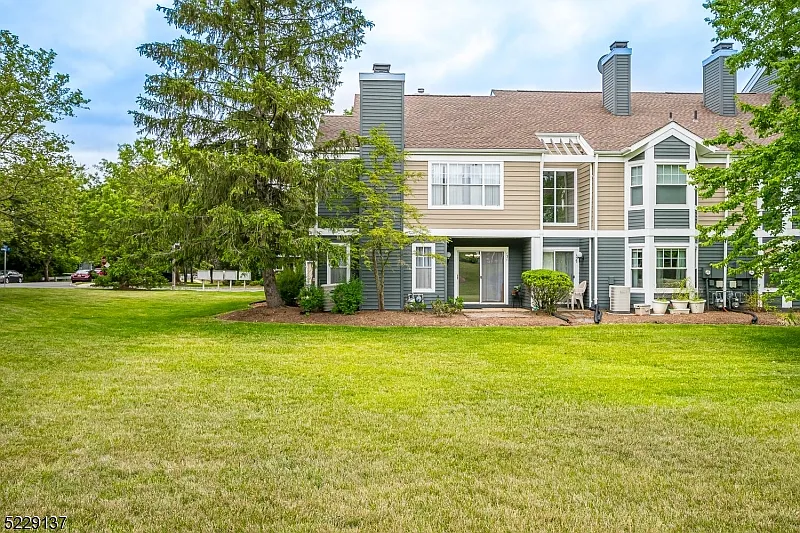 3 bed, 2.5 bath, $3,300 — Photo 3