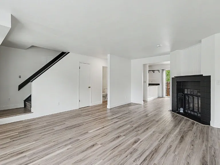 862 London Green Way — Photo 5