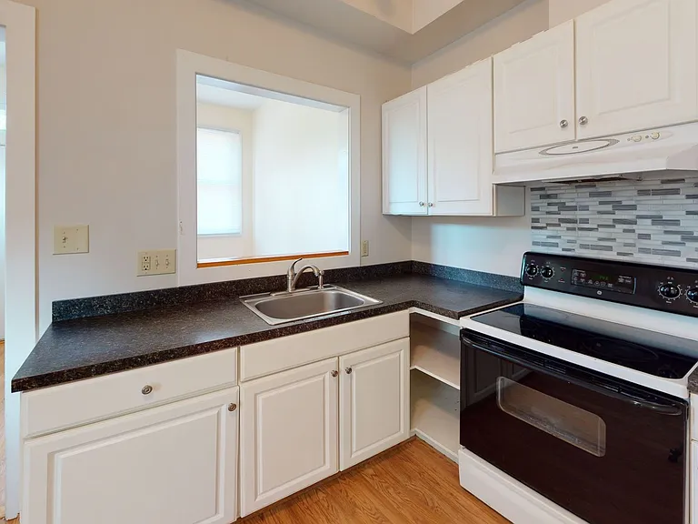 1122 Market St E — Photo 11
