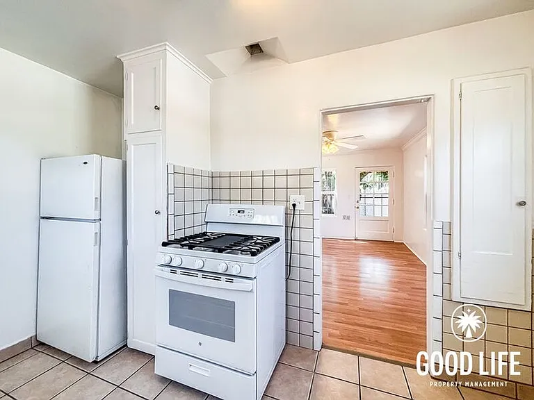 4453 48th St — Photo 7