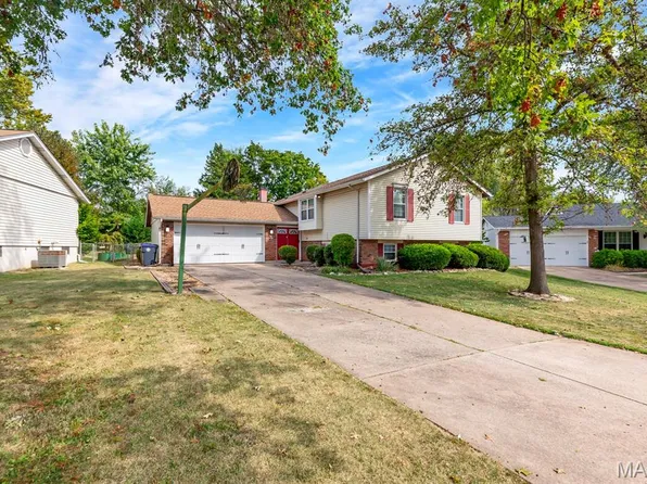 5 Foxboro Ct, Saint Peters, MO 63376