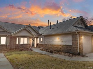 21374 Mulberry Ct, Farmington, MI