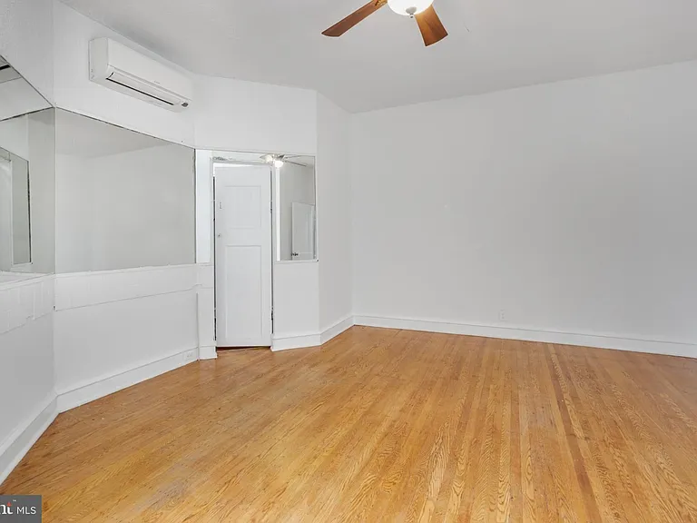 707 W Girard Ave #2F — Photo 26