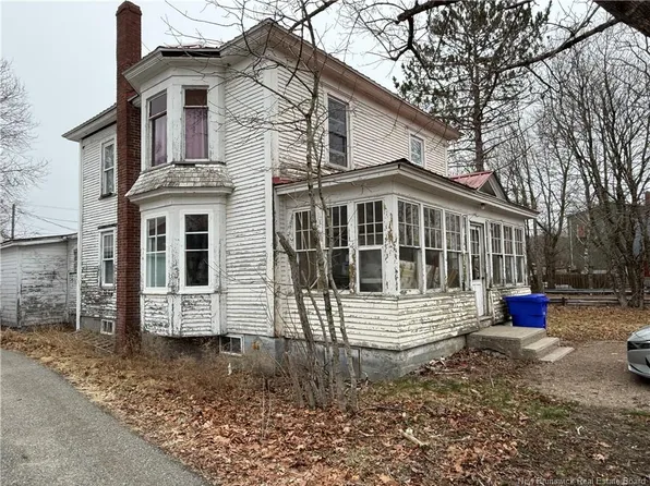 13 Lake Ave, McAdam, NB E6J 1N5