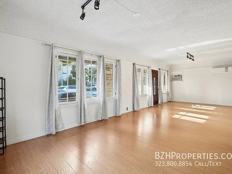 1238 N Gardner St #A — Photo 3