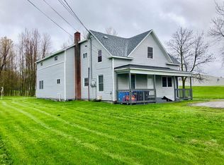 4 Elm St, Champlain, NY 12919