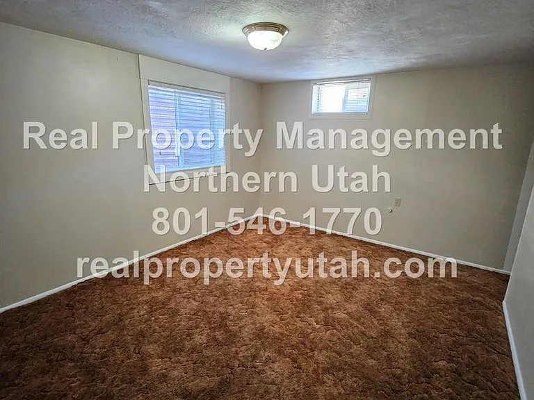 720 Belnap Cir — Photo 17