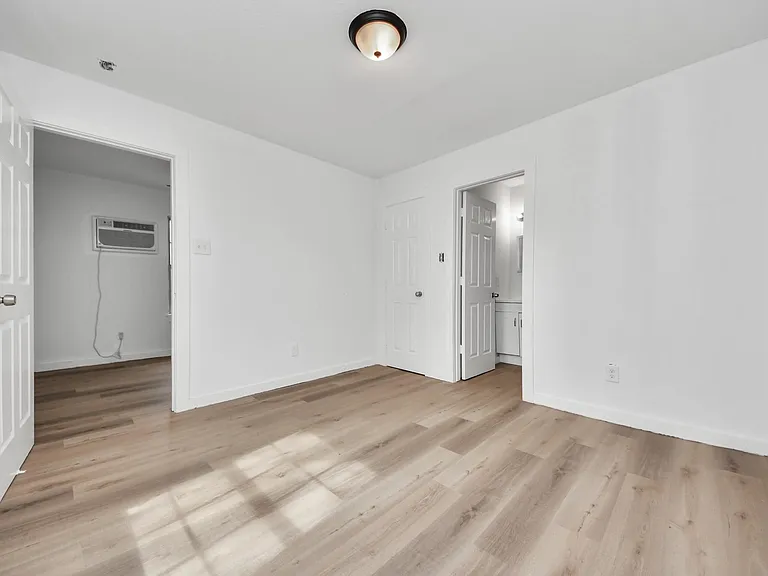 209 Owens St #A — Photo 2