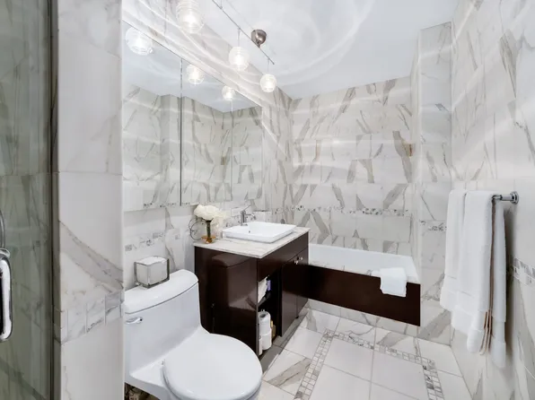 212 East 57th Street image 6 of 9