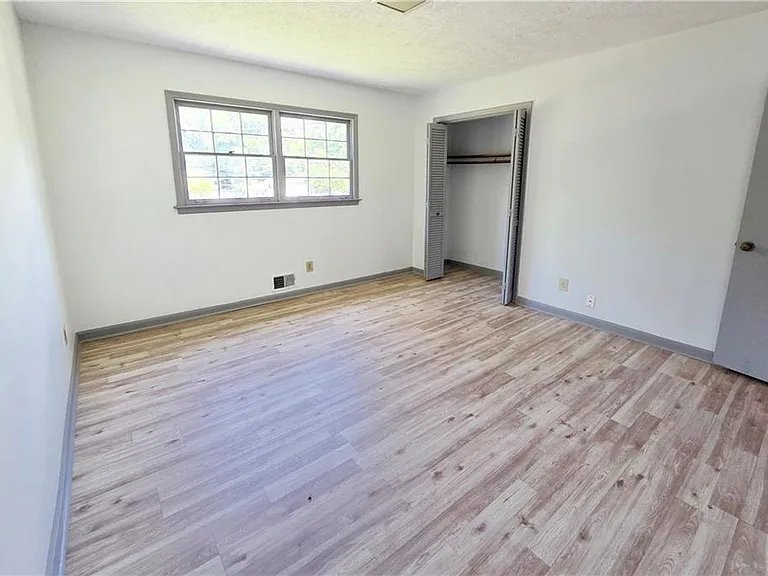 6684 Londonderry Dr — Photo 21