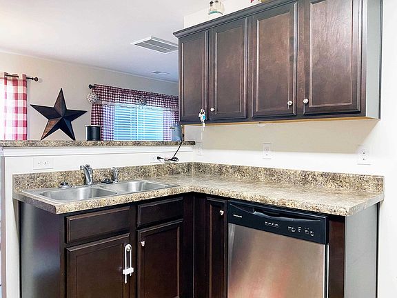 5th image of 324 Brandon Oaks Dr