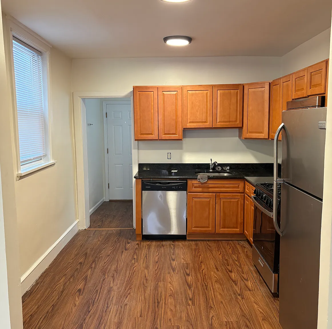 3 bed, 1.5 bath, 1120 sqft, $1,900 — Photo 2