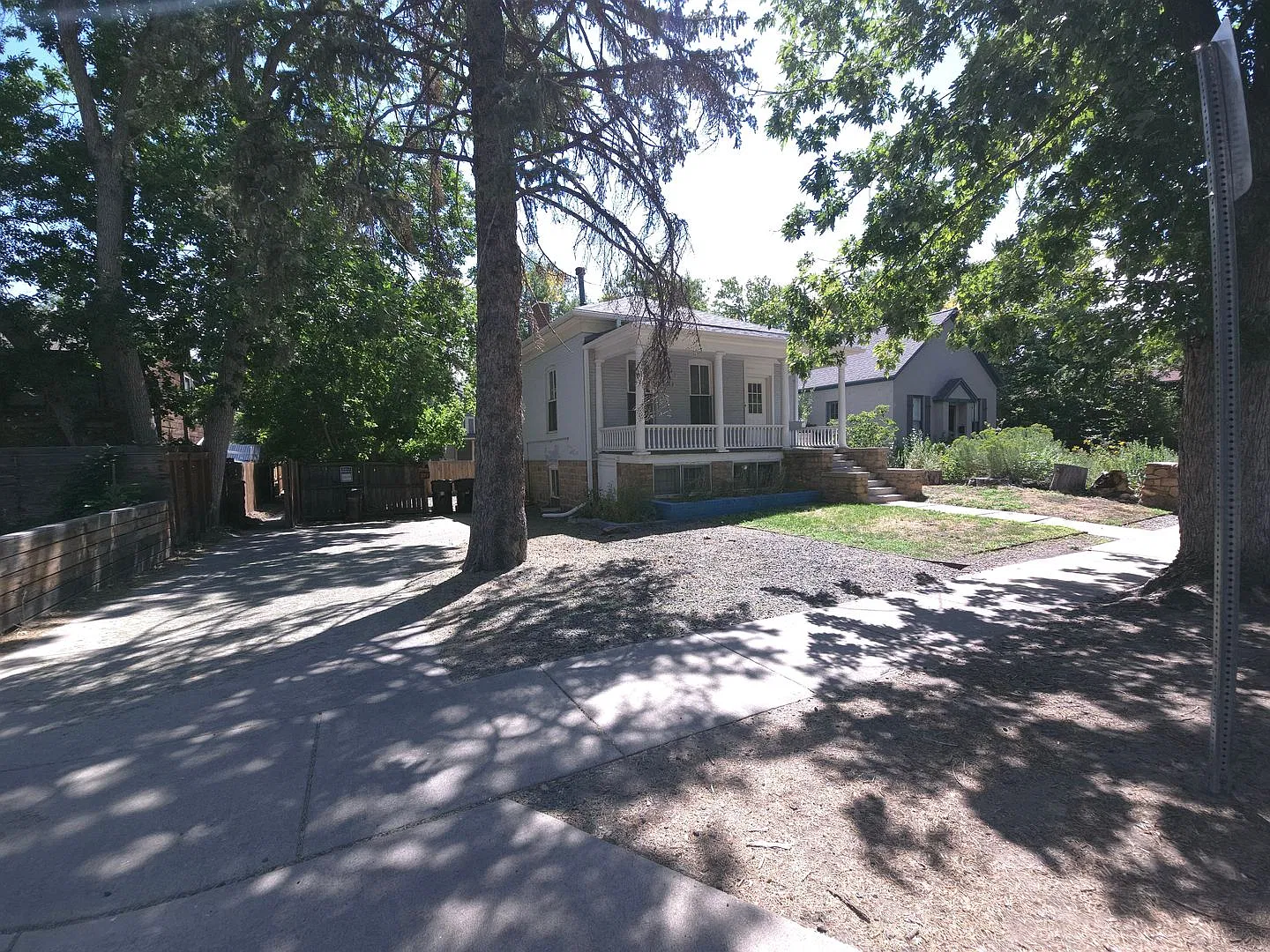 Spacious 4 Bed 2 Bath in Goss/Grove! — Photo 1