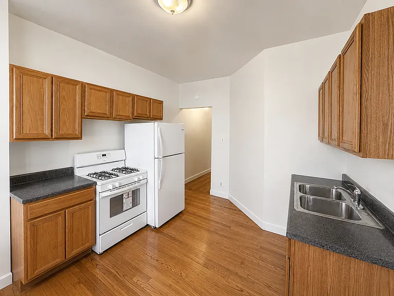 3935 N Pine Grove Ave #14-J — Photo 26