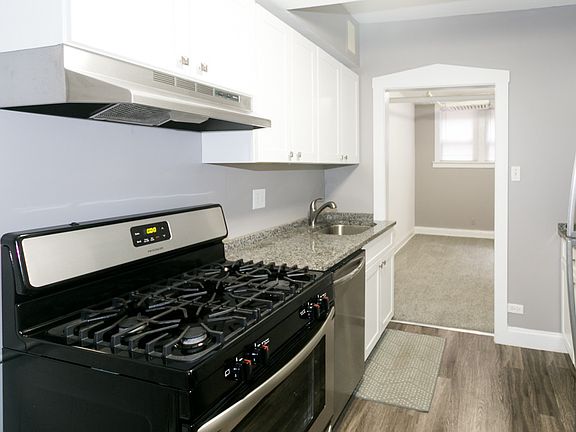 3rd image of 629 W Cornelia Ave #G