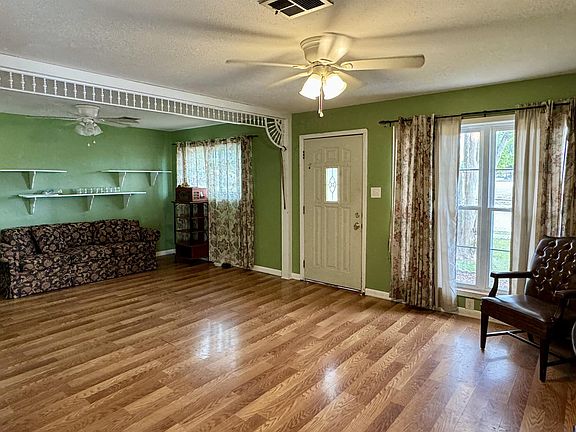 3rd image of 1303 Middle Rd