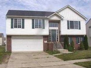 7960 Amber Dr, Romulus, MI 48174