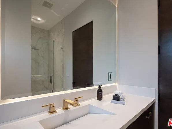 2371 Achilles Dr, Los Angeles, CA 90046