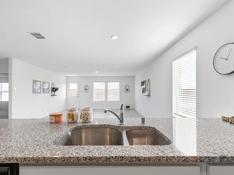 2821 Watchpoint Rd — Photo 17