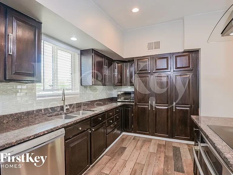 5136 E Alberta Dr — Photo 5