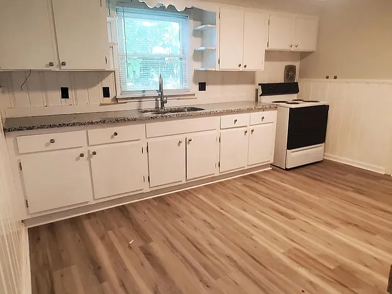8000 Bluebonnet Rd — Photo 3