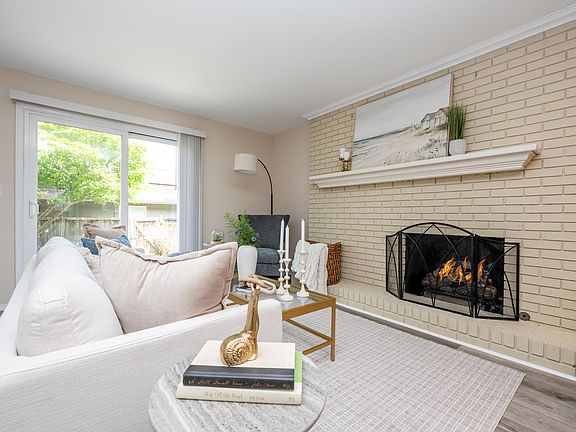 4th image of 2514 Essex Ct #52