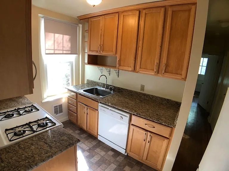 1910 Sulgrave Ave — Photo 16