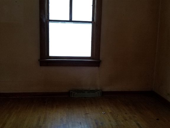 4th image of 1702 E 2nd St