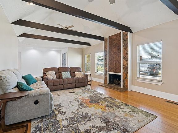 3rd image of 3257 Raintree Rd