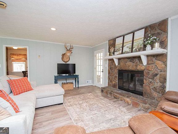 5th image of 210 Julie Rd