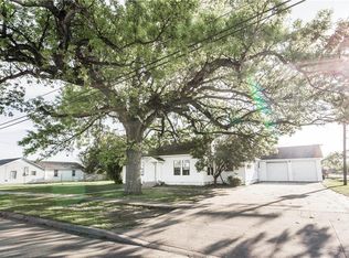 1501 S Hall St, Ennis, TX 75119
