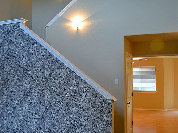 5th image of 1827 Yew Ave NE