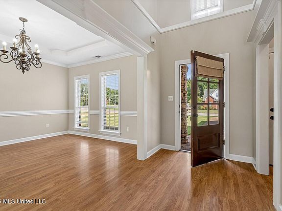 5th image of 611 Ridge View Dr
