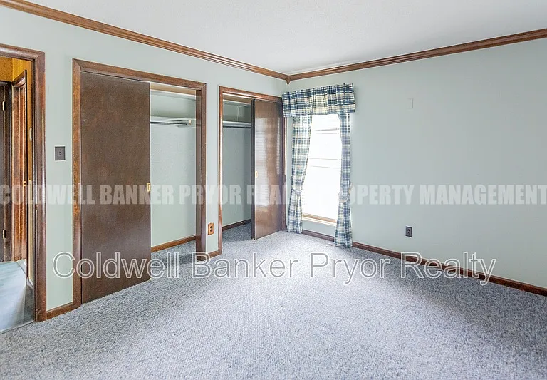165 Lakeshore Ct — Photo 29