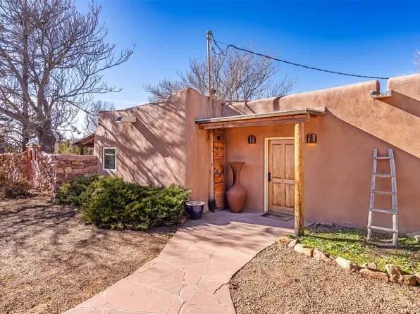 12 La Vega, Lamy, NM 87540