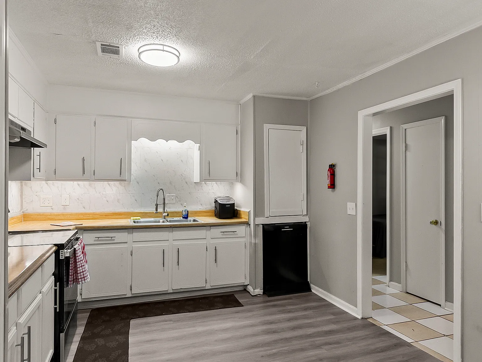 10 bed, 2496 sqft, $500 — Photo 4