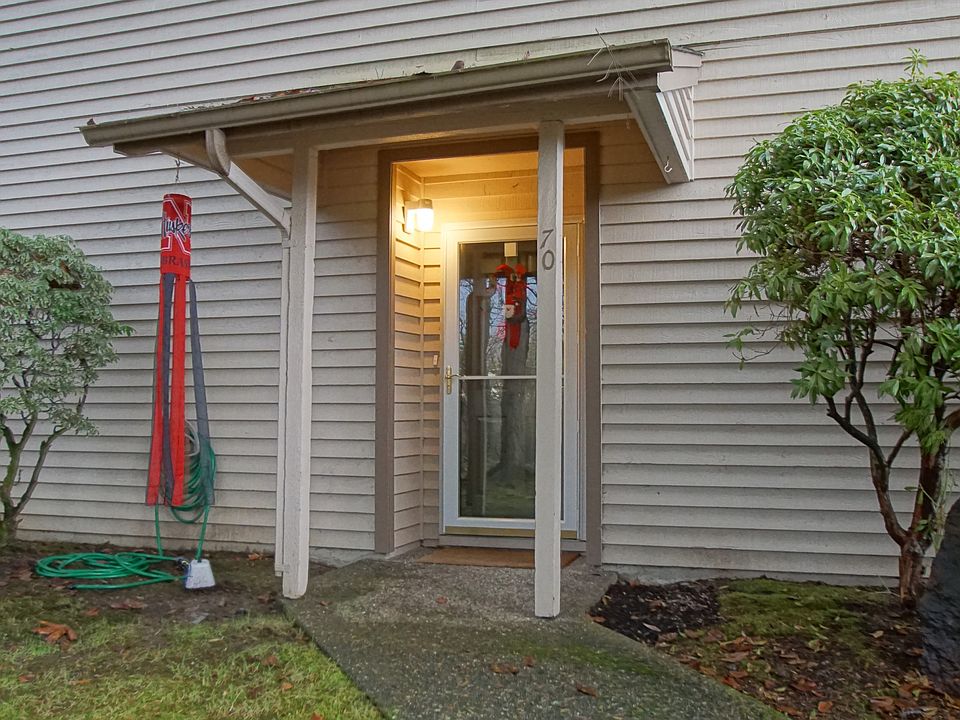 End Unit TownHome Entry