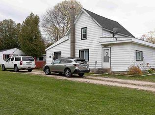810 Sherman St, Charlevoix, MI 49720