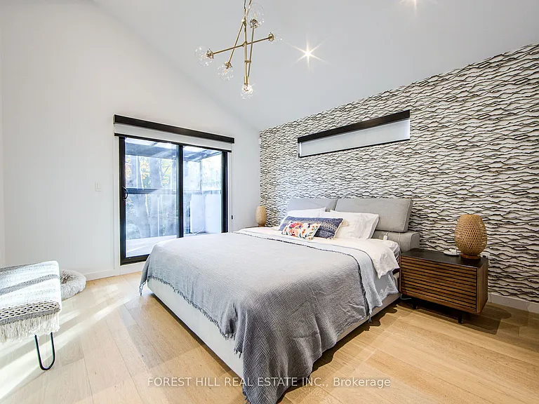 257 Manor Rd E — Photo 27